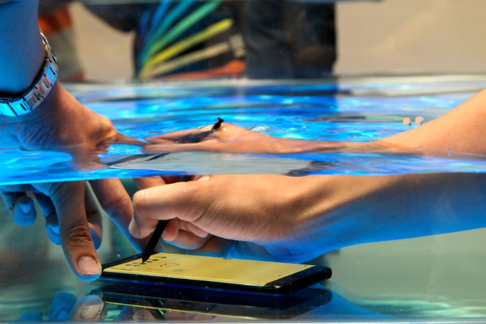 Samsung Galaxy Note 7 underwater.jpg
