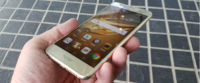 A closer look at the gold Honor 8, its Smart Key and some more camera samples