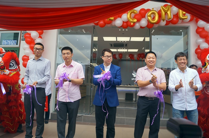 Huawei opens first combined Service Center & Brand Store in Johor