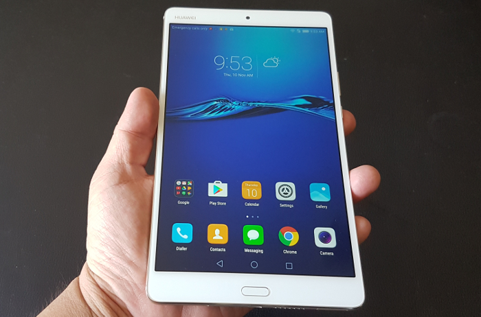 Huawei MediaPad M3 onehanded 2.jpg