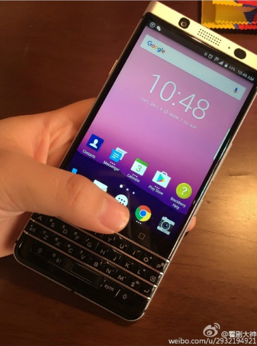 Images-found-on-weibo-allegedly-show-off-BlackBerrys-next-Android-phone-featuring-a-QWERTY-keyboard (1).jpg