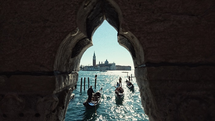 4. Taken with the Xperia XZ - Gondola gondole in Venice, Italy.jpg