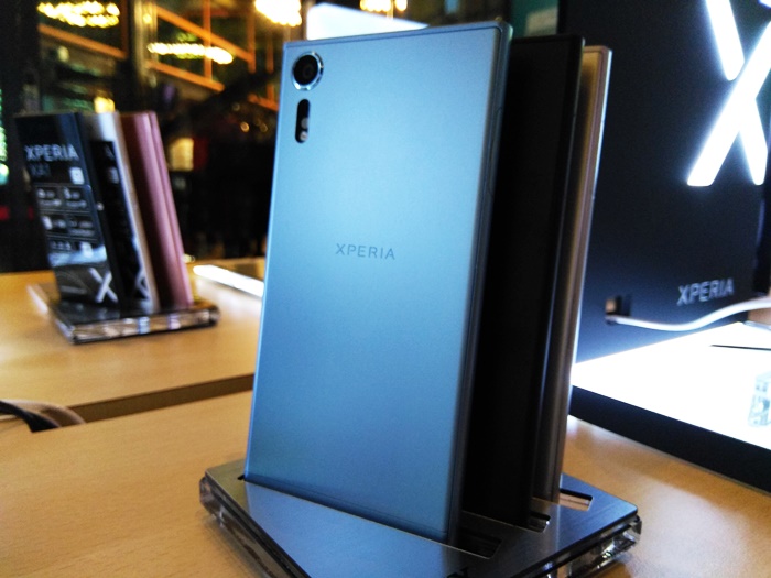 Sony Xperia XA1 and Xperia XZs super slow-mo hands-on video