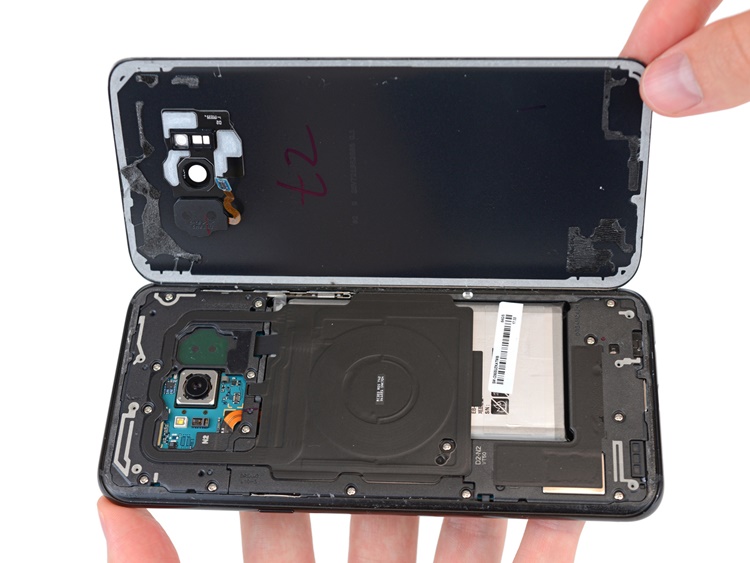 iFixit opens up Samsung Galaxy S8 and S8+ and rates 4/10 on repairability