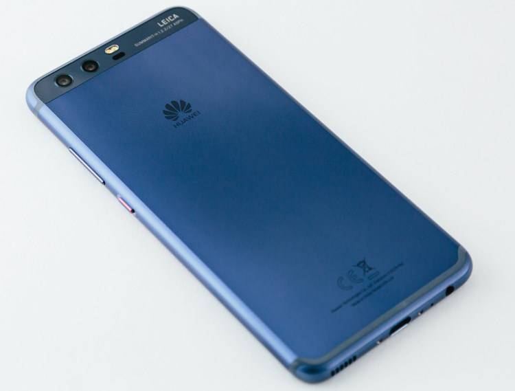 Huawei P10 Pantone Dazzling blue.jpg
