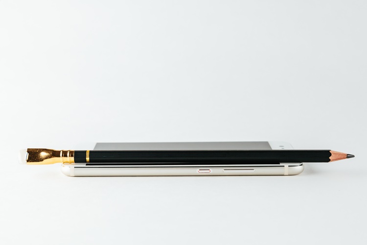 P10 gold_size comparison to pencil.jpg