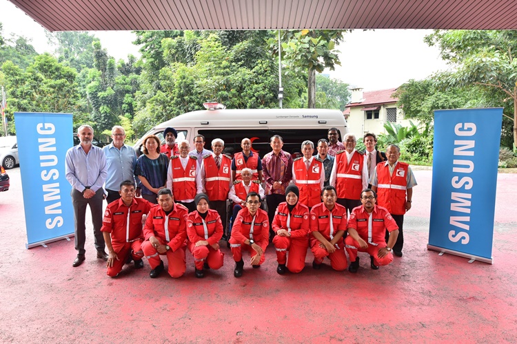 Samsung Malaysia partners with Malaysian Red Crescent Society and contributed three ambulances