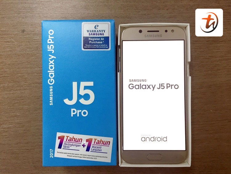 Samsung Galaxy  J5 Pro  unboxing and hands on pictures 