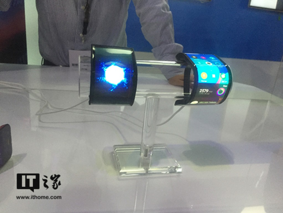 Smart bracelet device appears at Lenovo Tech World Summit