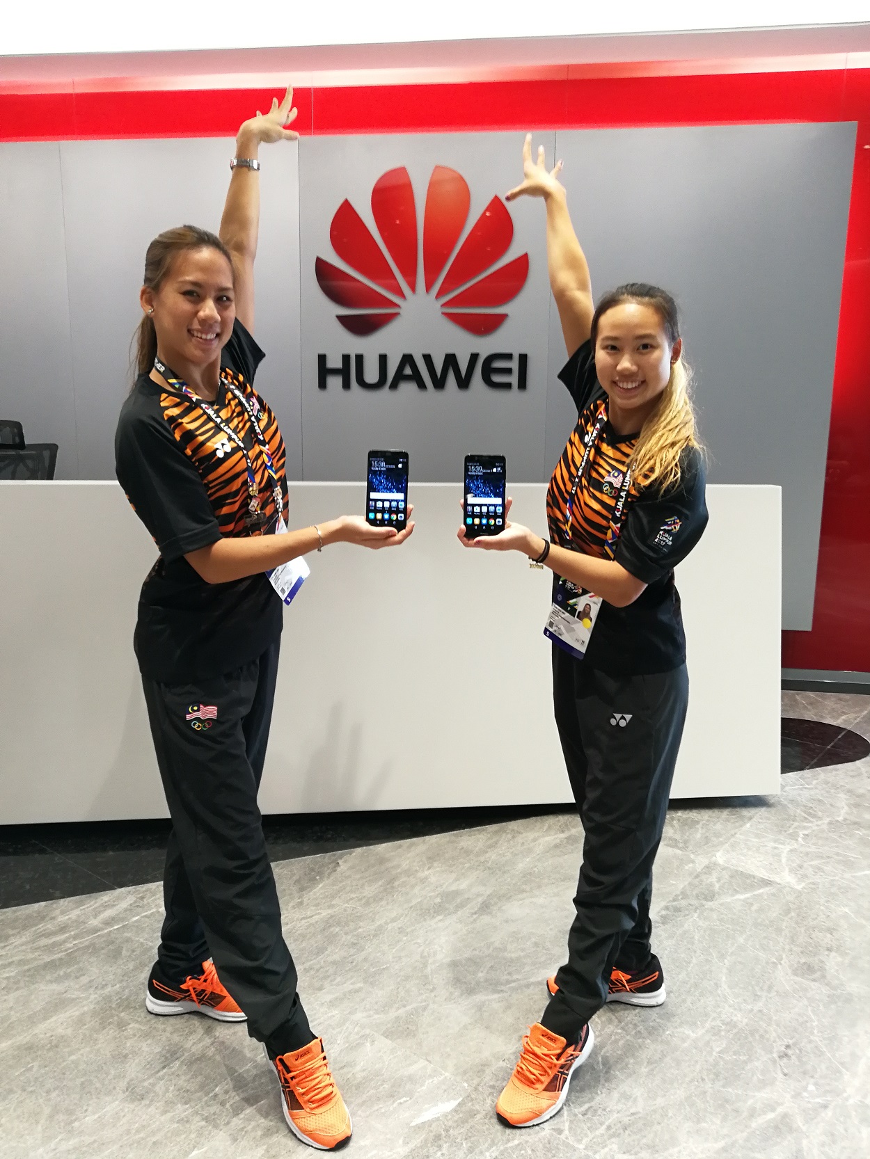 HUAWEI_Kuala Lumpur 2017 Synchronised Swimming Gold Medallists Cheered by HUAWEI Malaysia_Image 6.jpg