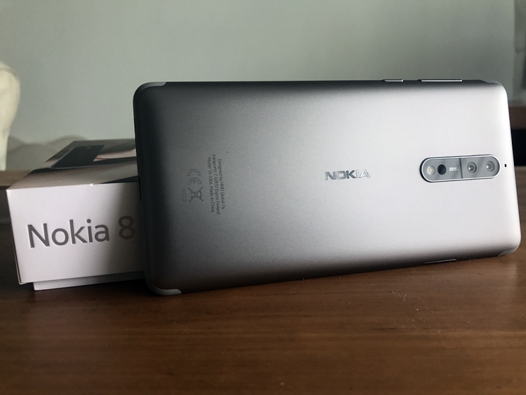 Nokia 8 unboxing and hands-on video