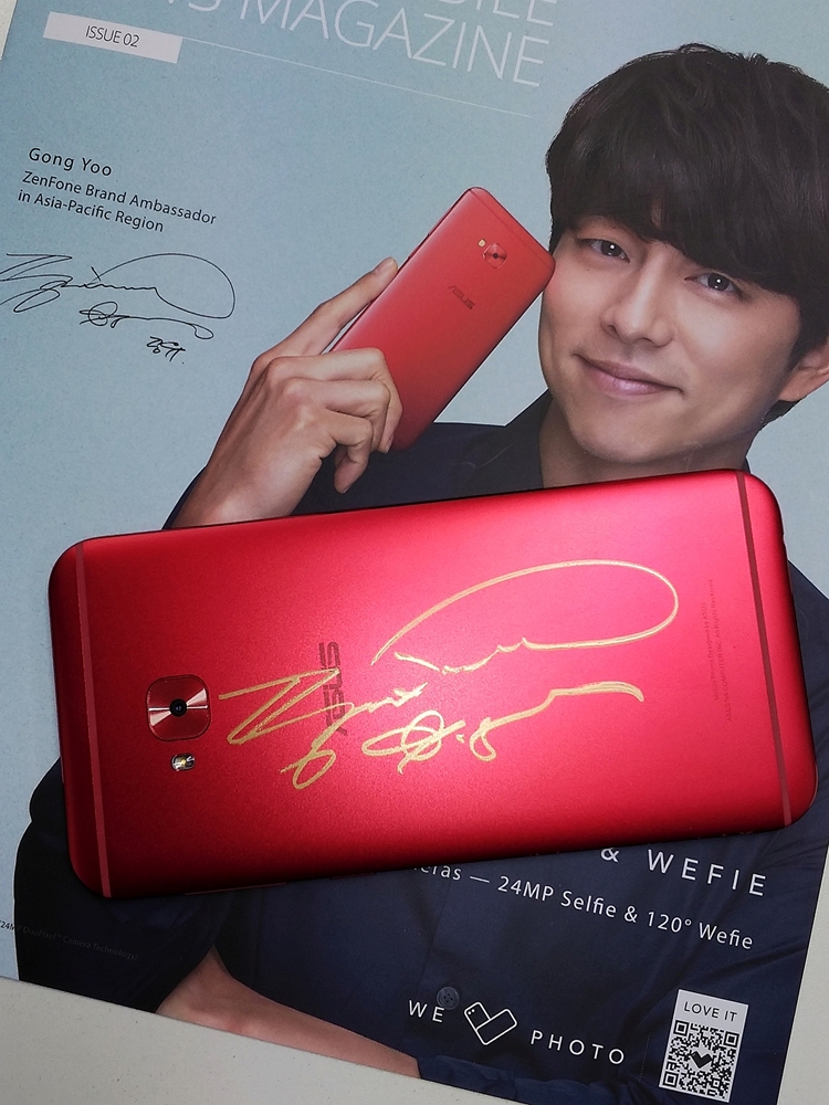 The winning ZenFone 4 Selfie Pro, signed by Gong Yoo himselfTN.jpg