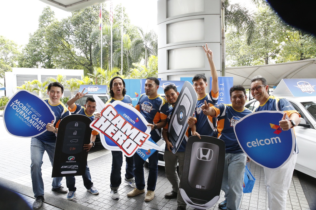 Celcom Game Hero awards the champion of Se7en Gear a brand new BMW 3-Series