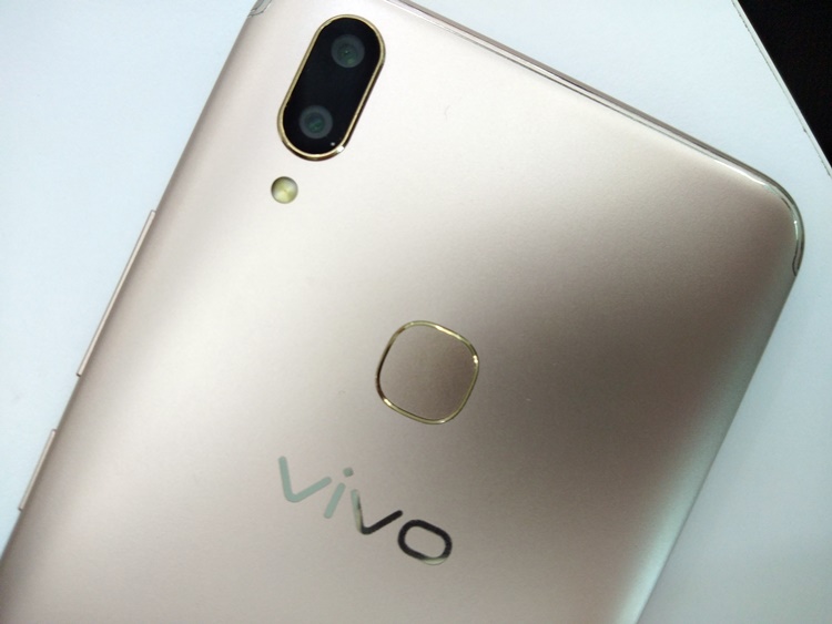 Another vivo V9 sneak peak, device display goes up to 6.3-inch with Full HD+ resolution