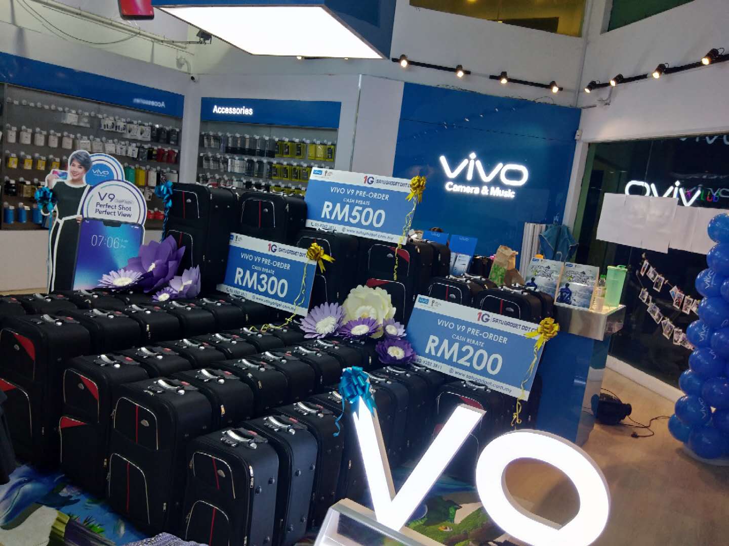 vivo Malaysia still offering a V9 Mystery Deluxe Gift Box plus an ...