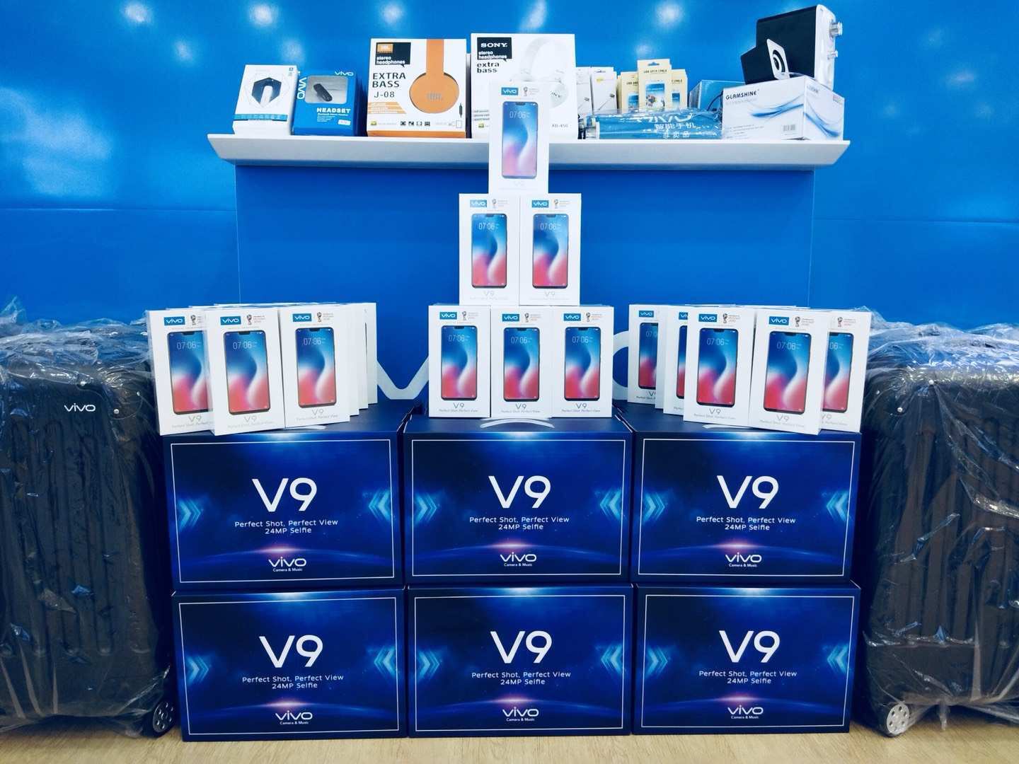 vivo Malaysia still offering a V9 Mystery Deluxe Gift Box plus an additional 6 months warranty gift for each vivo V9 purchase