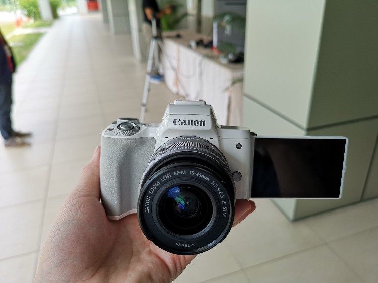 Canon EOS 1500D Review