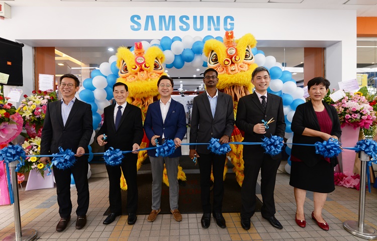 New promotion sales from Samsung Malaysia's 11th Brand Shop in Penang