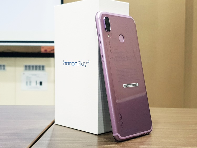 First look at the honor Play smartphone + hands-on pictures