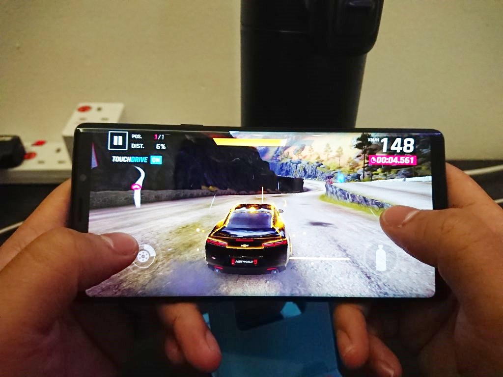 Asphalt 9 on Samsung Galaxy, Gaming