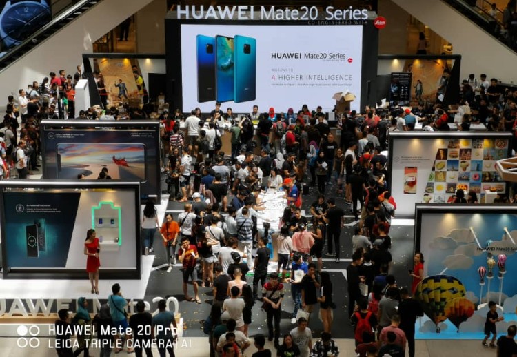 (Update) Huge crowds converge on Huawei Mate 20, Mate 20 Pro, MateBook D and MateBook X Pro (sold out!) sales launch