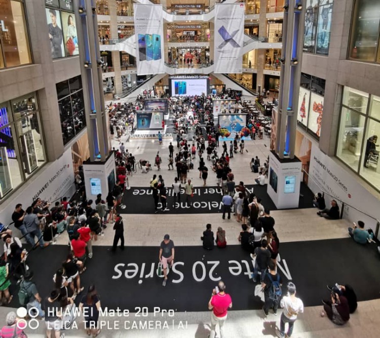 Update Huge Crowds Converge On Huawei Mate 20 Mate 20 Pro Matebook D And Matebook X Pro Sold Out Sales Launch Technave