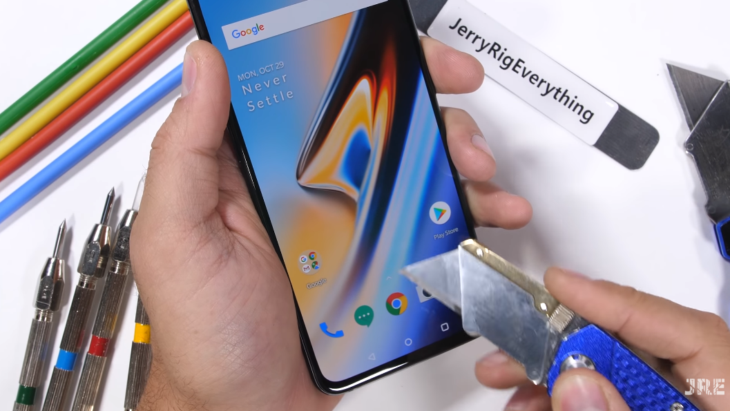 The Corning Gorilla Glass 6 on the OnePlus 6T is really tough