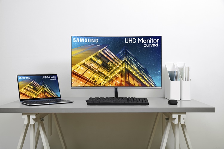 Samsung UR59C 32” Monitor (1).jpg