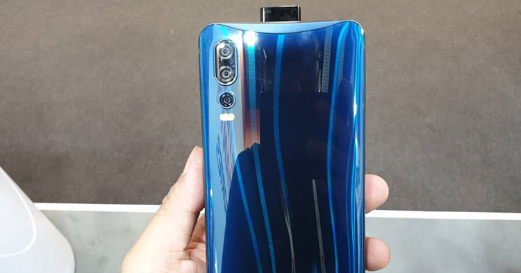 Here's a first look at the 18000mAh brick looking smartphone, the Energizer Power Max P18K Pop