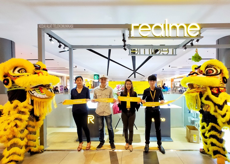 realme Image Store at IOI Mall.jpeg