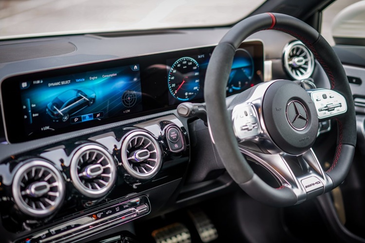 Mercedes-AMG-A-35-4MATIC-Sedan-Int-16.jpg