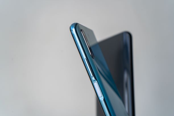 Huawei Y9s_Side-mounted fingerprint sensor.jpg