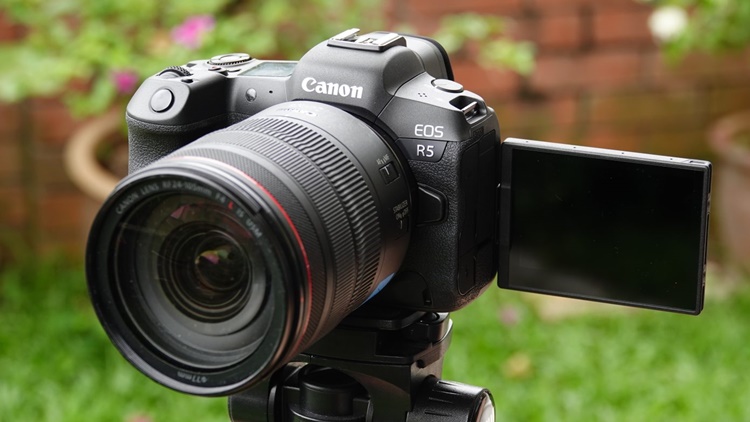 Canon EOS R5 Review - Camera Jabber