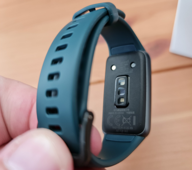 Huawei Band 6 Long-Term Review 2022 - A fine smartband but not a  comprehensive tracker - Geeky Wrist