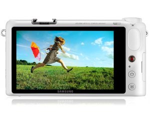 Samsung-NX2000-wifi-enabled-camera.jpg